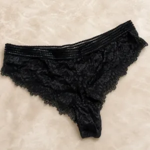 Culotte noire en dentelle portée spécialement pour vous vendu par Ninarose sur P'tite Culotte